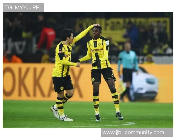 德甲焦点战多特与巴萨握手言和乌龙球引发争议判罚全场沸腾