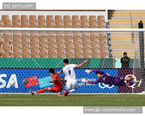 足总杯精彩对决里昂与马竞激战成平局门将神扑引发全场热烈反响