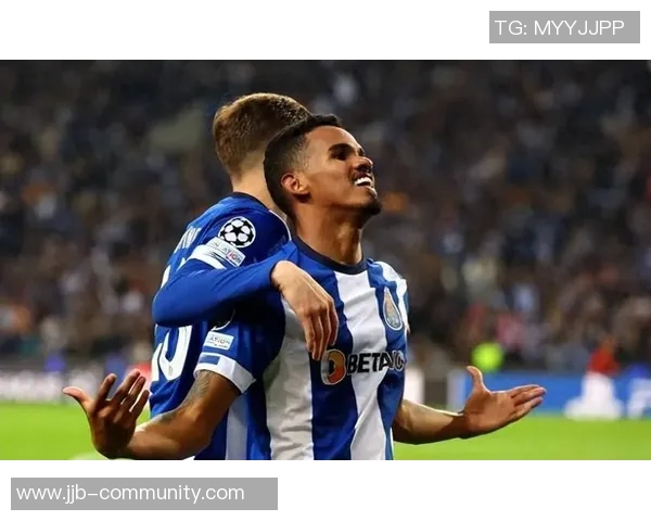 那不勒斯大胜波尔图四球狂潮引发全场欢呼盛况