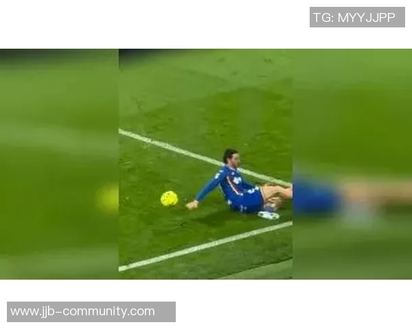 足总杯激战皇马凭补时绝杀巴黎圣日耳曼引发争议判罚全场沸腾